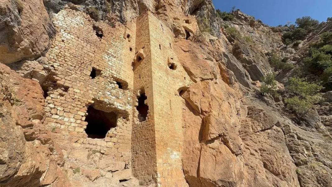 Adana’nın Sümela’sı Unutuldu: Sin Manastırı İçin Yardım Çağrısı! 1